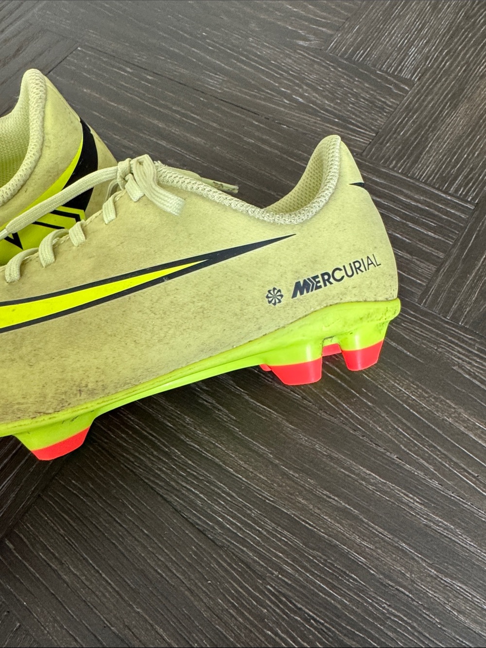 Nike Mercurial Soccer Cleats Size 1Y | Neon Yellow Kids Indoor Turf Soccer Shoes - Picture 3 of 7